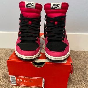 Women’s Nike Dunk Sky Hi size 6.5